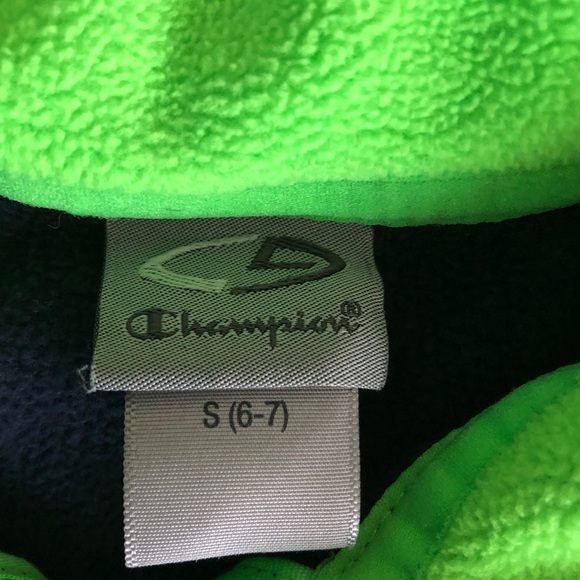 Size 6/7 (S) Fleece shirt - Picture 2 of 2